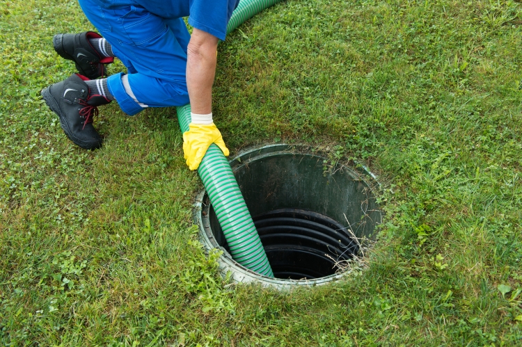 Vidange fosse septique.jpg Vidange fosse septique, Chamalières<br>Entreprise de vidange fosse septique, Chamalières<br>Spécialiste de la vidange de fosse septique, Chamalières